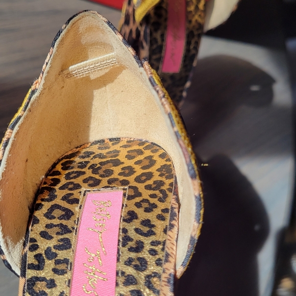 Betsey Johnson embroidered heels - Picture 11 of 14
